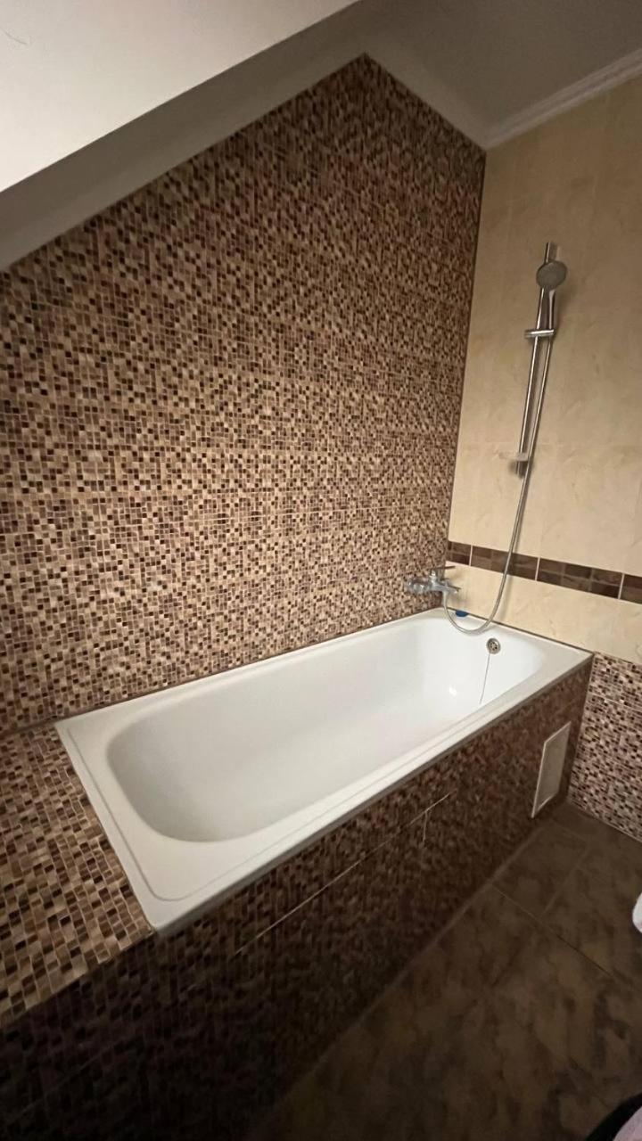 Art House Hostel Kamieniec Podolski Zewnętrze zdjęcie